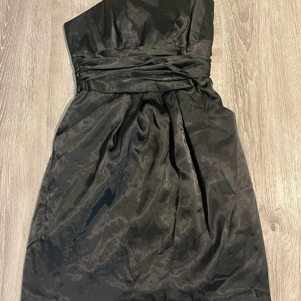 David's bridal black Short Charmeuse Dress with Ruched Waist & Pockets size 8 - Picture 4 of 5